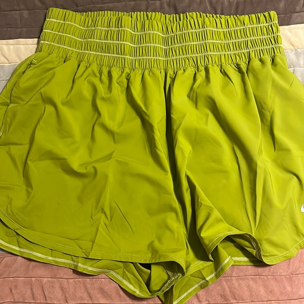 NWT NIKE Moss/Silver Womens One Ultra High-Waisted Dri-FIT 3" Brief-Lined Shorts - Picture 2 of 16